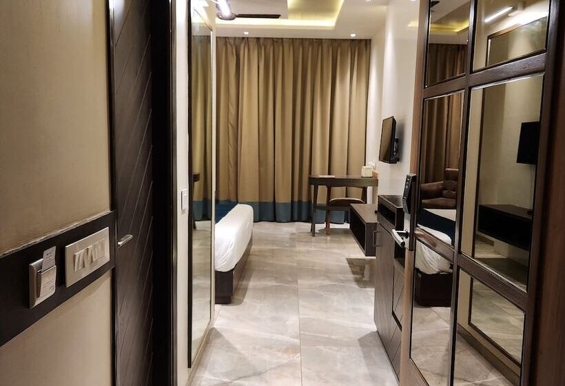 Hotel Alwar Vanyaevilas