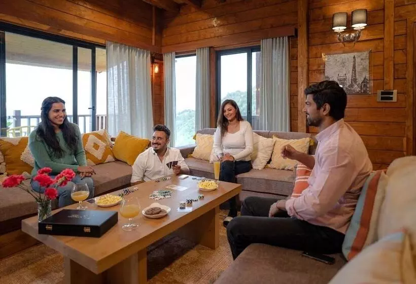 هتل Avalon Cottages Kanatal