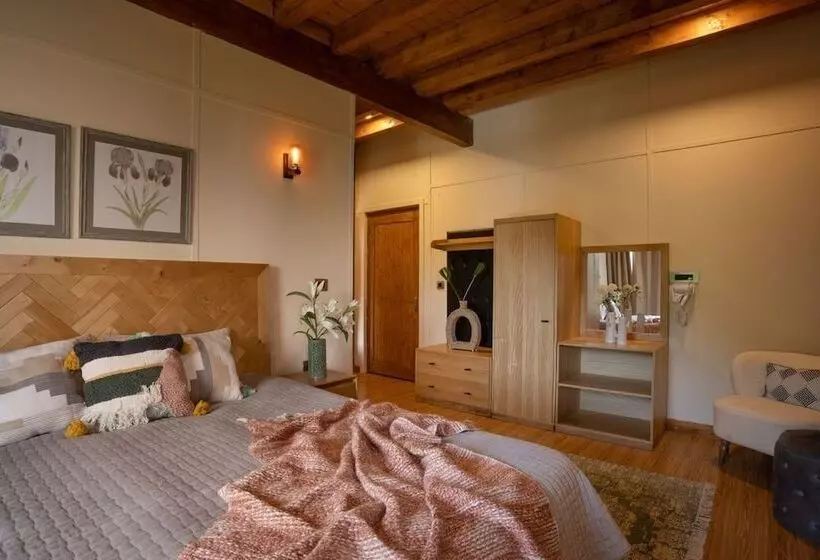 هتل Avalon Cottages Kanatal