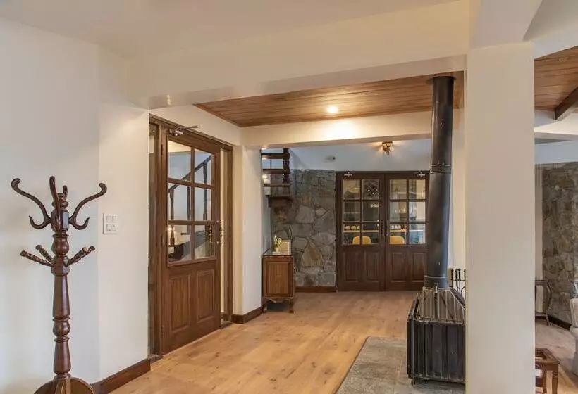 ホテル Echor Backwoods Villa Narkanda