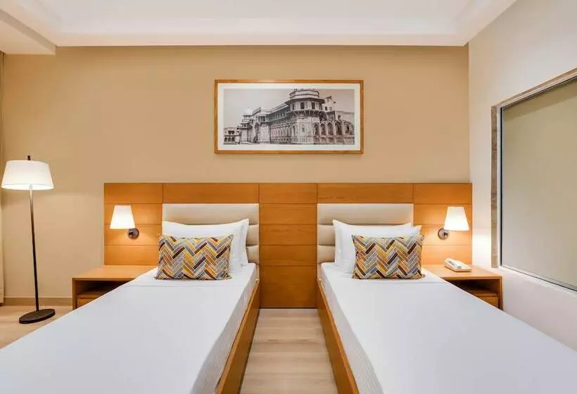 Lemon Tree Hotel Agra
