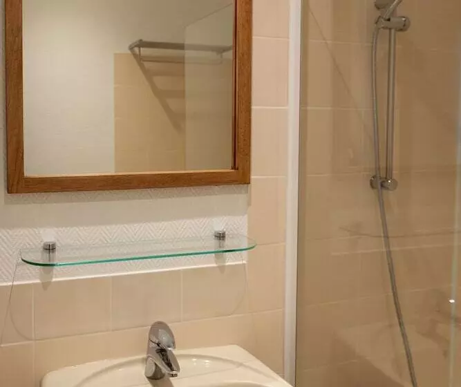 Majatalo La Fontaine Racine