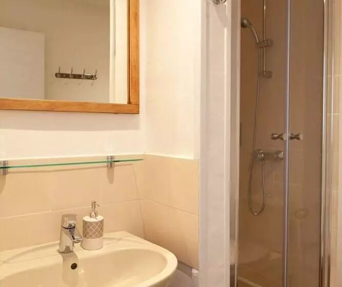 Majatalo La Fontaine Racine