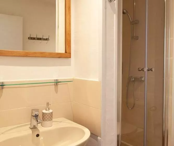 Majatalo La Fontaine Racine