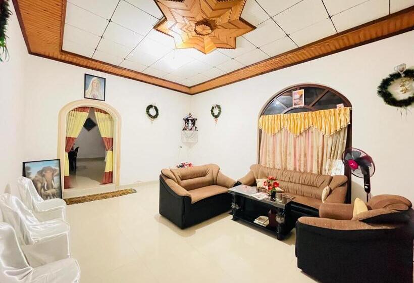 פנסיון Shalomi S Villa & Happy Home