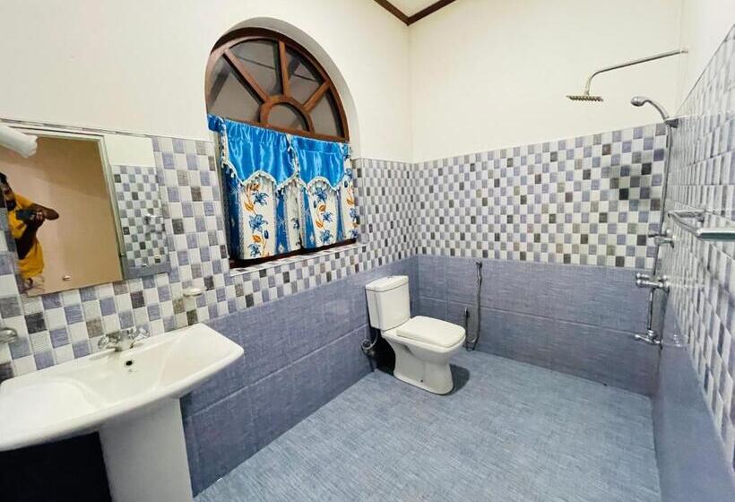 פנסיון Shalomi S Villa & Happy Home