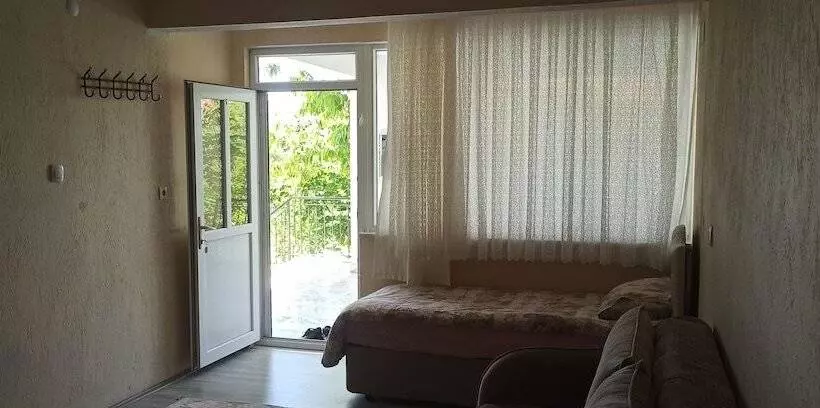 Salda Gölü Kumsalda Apart Pansiyon