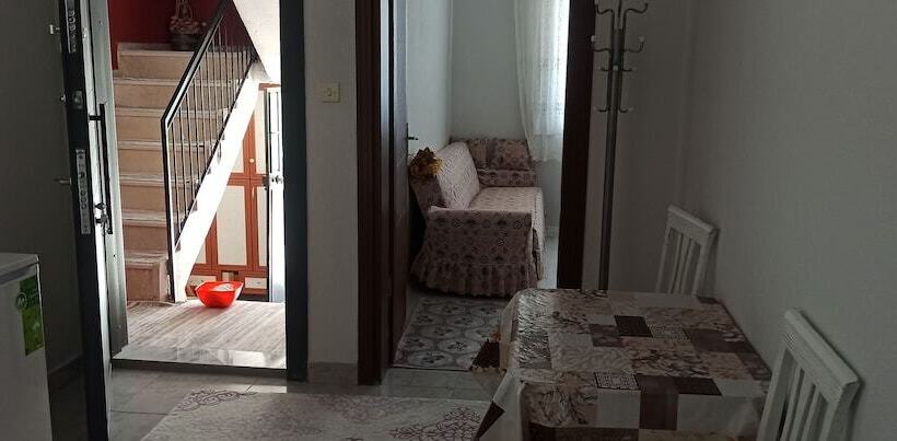 Salda Gölü Kumsalda Apart Pansiyon