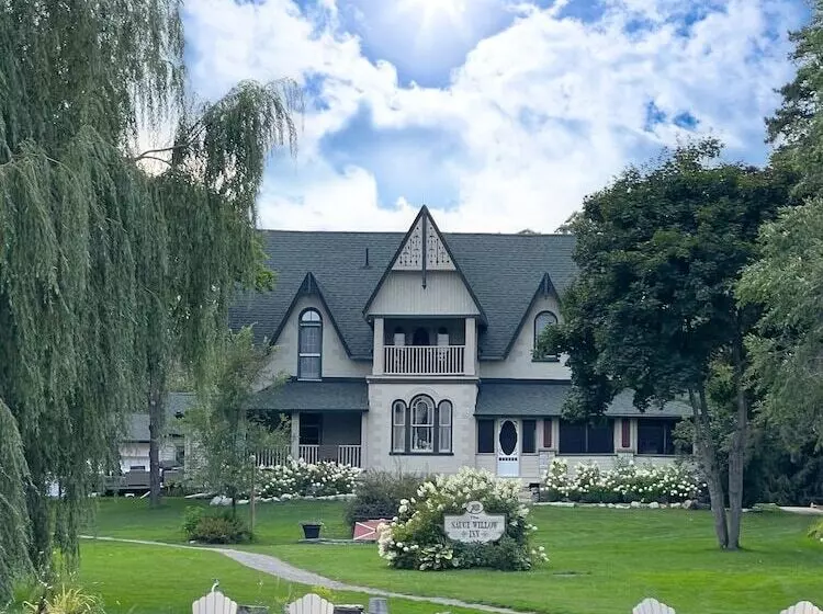 The Saucy Willow Inn And Cottages