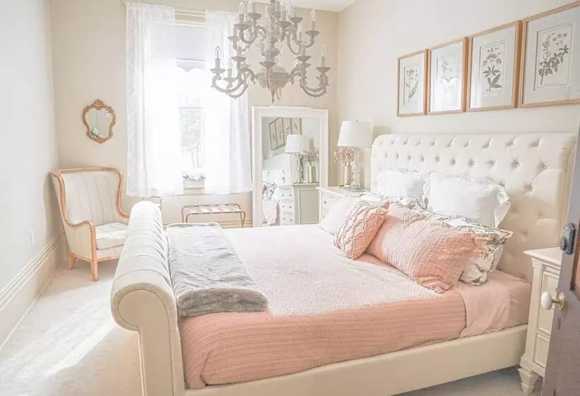 The Saucy Willow Inn And Cottages