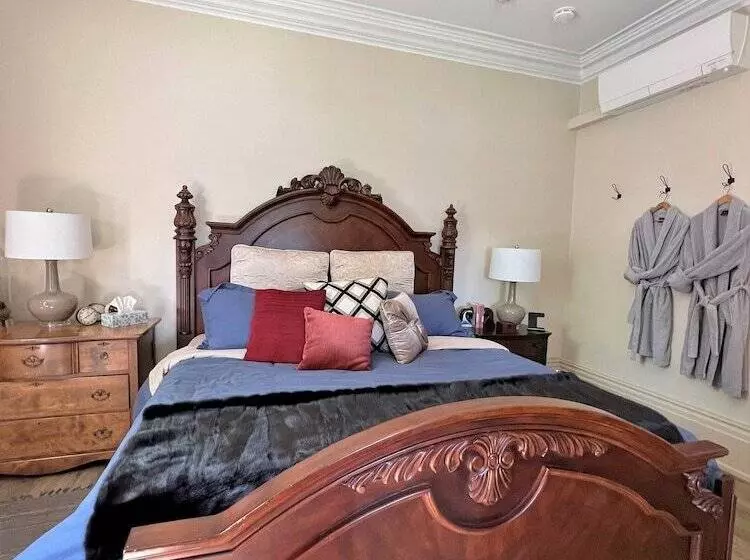 The Saucy Willow Inn And Cottages