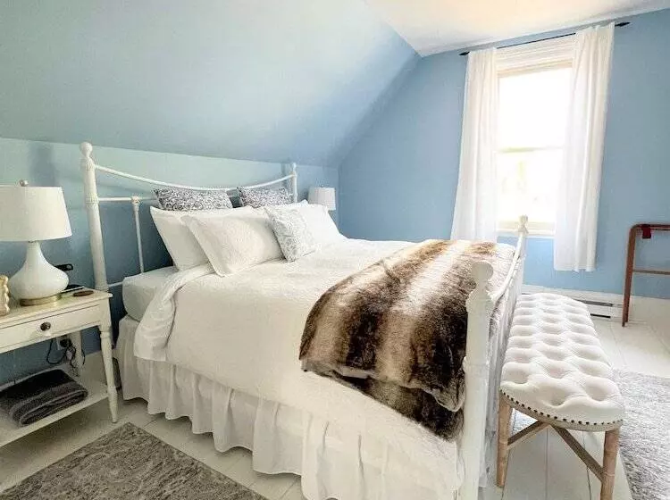 The Saucy Willow Inn And Cottages