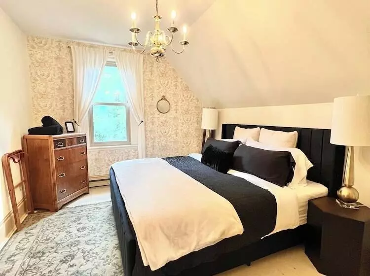 The Saucy Willow Inn And Cottages