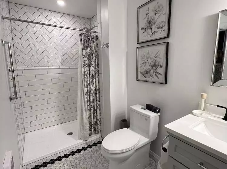 The Saucy Willow Inn And Cottages