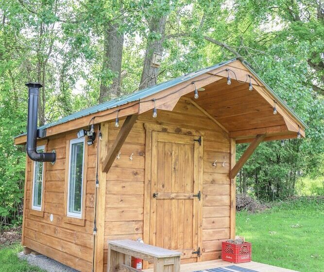 The Saucy Willow Inn And Cottages