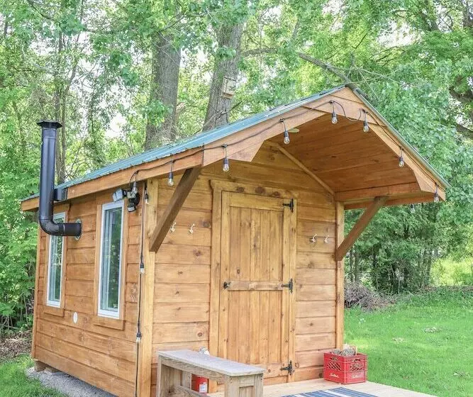 The Saucy Willow Inn And Cottages