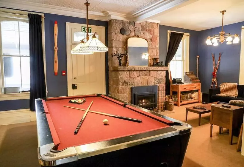 The Saucy Willow Inn And Cottages