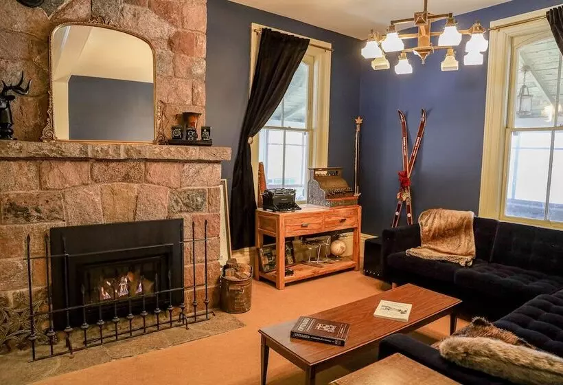 The Saucy Willow Inn And Cottages