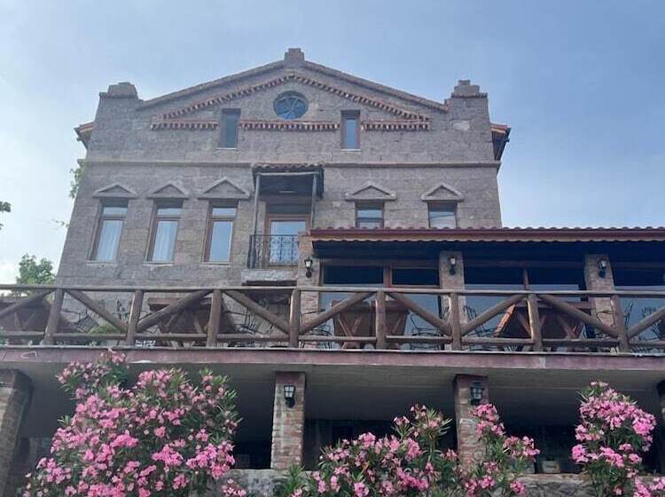 בית מלון כפרי Assos Ada