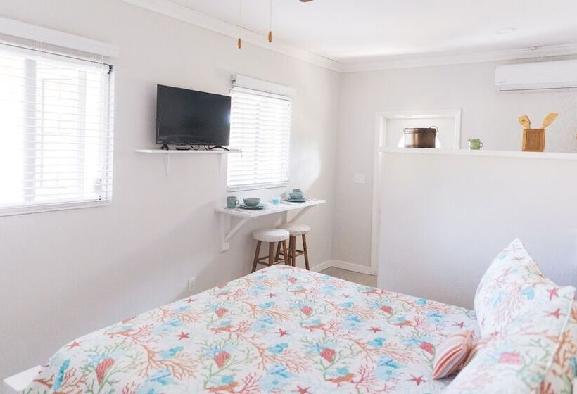 تختخواب و صبحانه Coconut Palm Hideaway