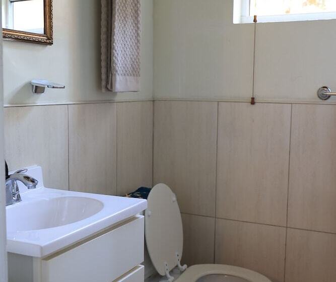 تختخواب و صبحانه Coconut Palm Hideaway