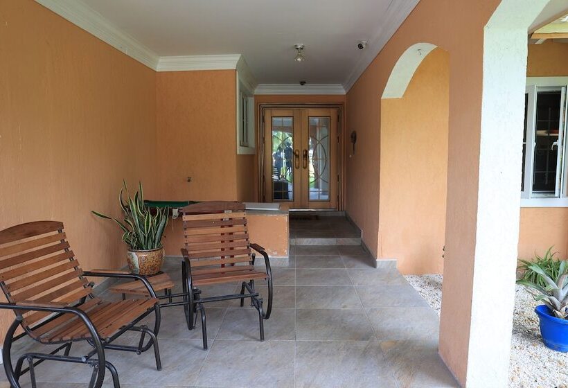 تختخواب و صبحانه Coconut Palm Hideaway