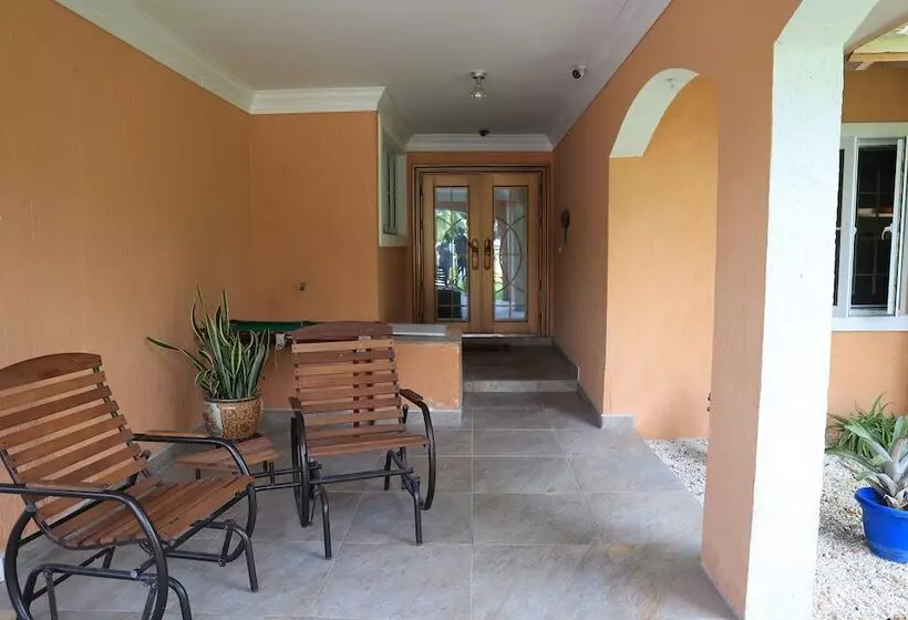 تختخواب و صبحانه Coconut Palm Hideaway