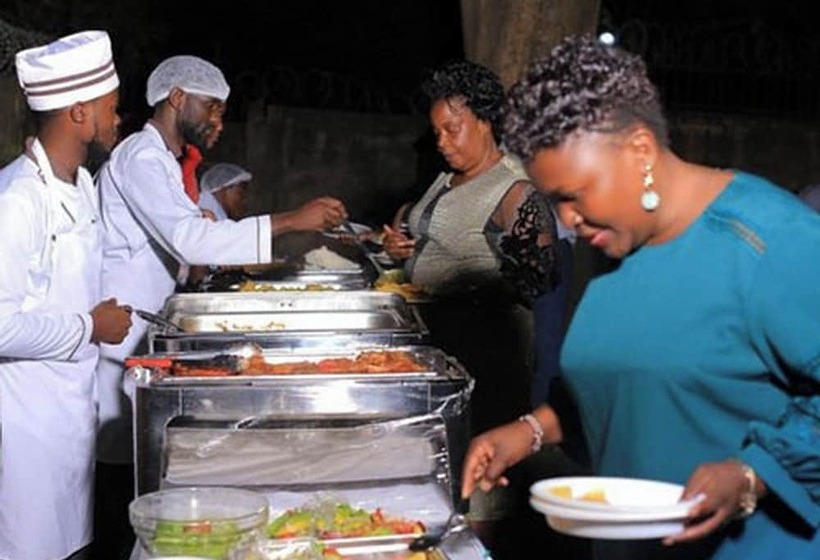 تختخواب و صبحانه J&l Safari Suites