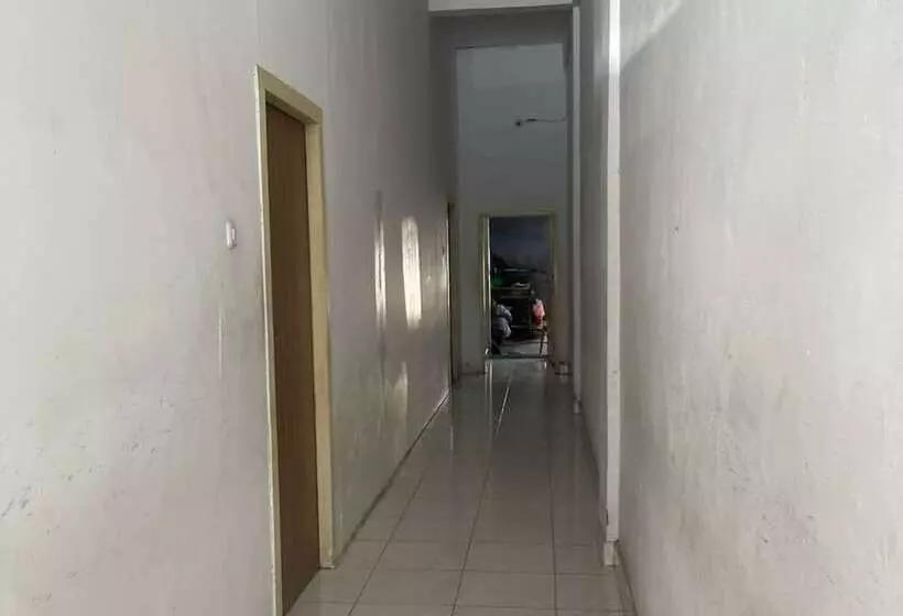 Hotelli Andesta Guest House Syariah By Oyo