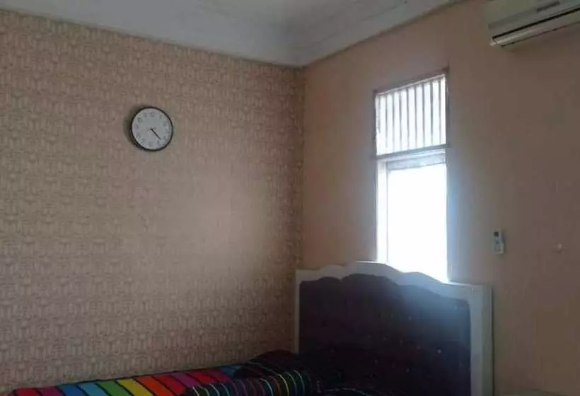 Hotelli Andesta Guest House Syariah By Oyo