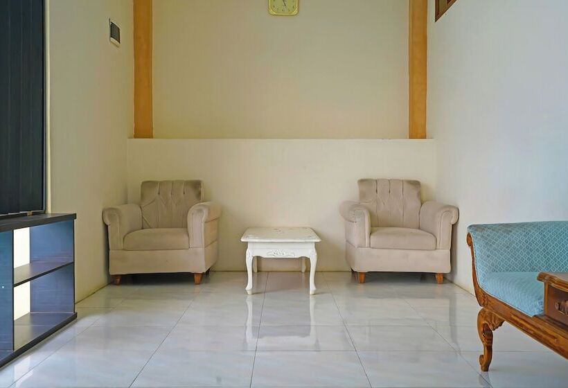 Otel Collection O 92634 Villa Ds