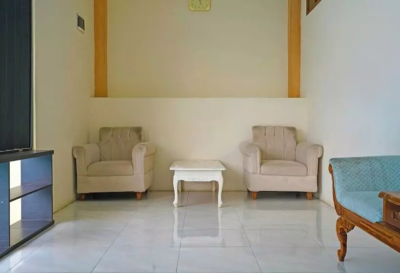 Hotel Collection O 92634 Villa Ds