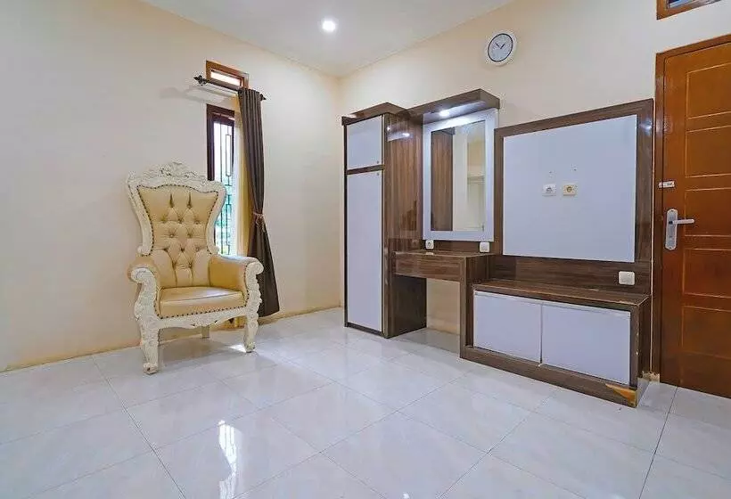 Hotel Collection O 92634 Villa Ds