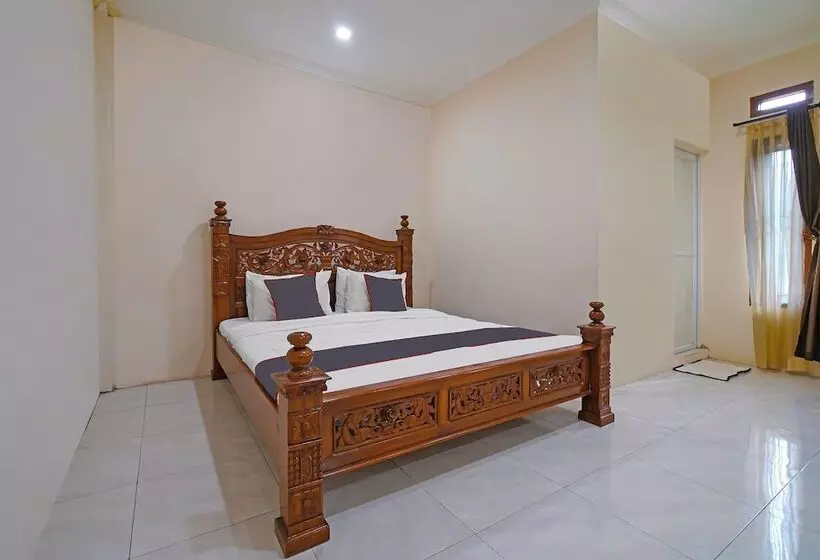 Hotel Collection O 92634 Villa Ds