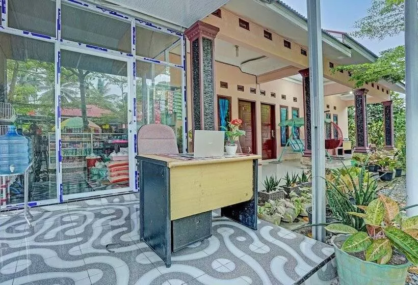 Hotelli Efniati Homestay Syariah By Oyo