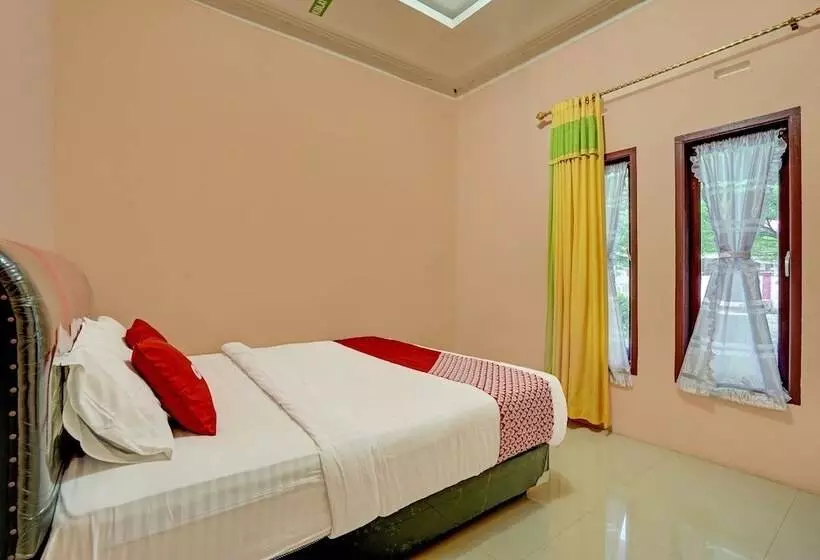 Hotelli Efniati Homestay Syariah By Oyo
