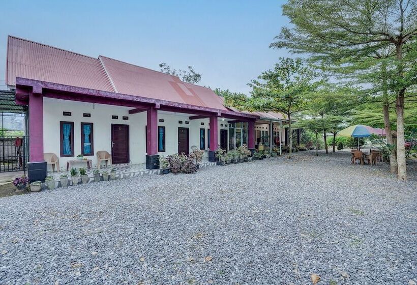 בית מלון כפרי Efniati Homestay Syariah By Oyo