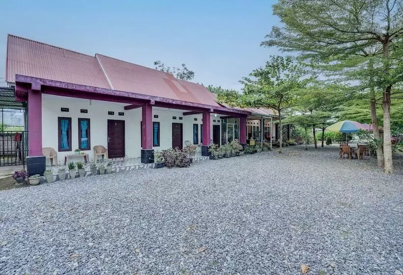 Hotelli Efniati Homestay Syariah By Oyo