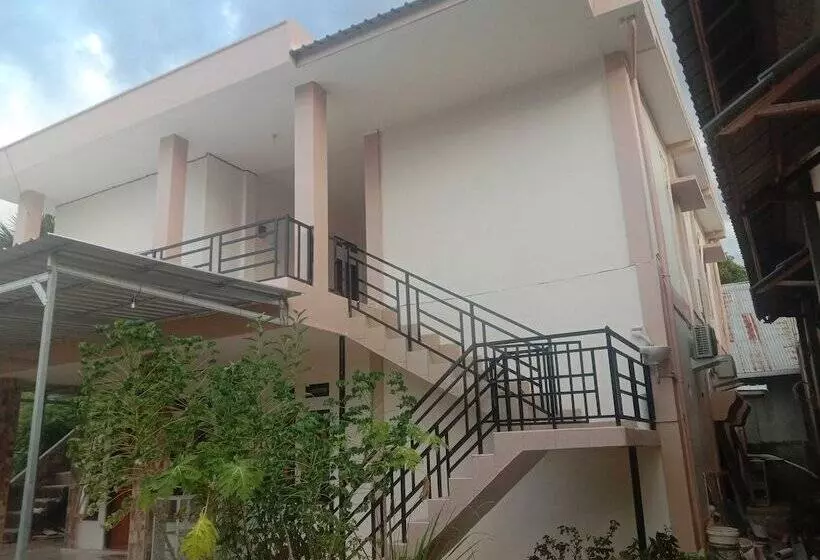 ホテル Express O 91722 Home Stay Dan Sewa Mobil Jhon S Family