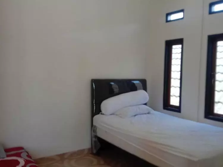 ホテル Express O 91722 Home Stay Dan Sewa Mobil Jhon S Family