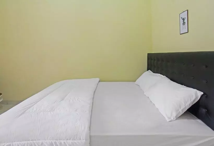 Hotelli Kemuning Guesthouse By Oyo