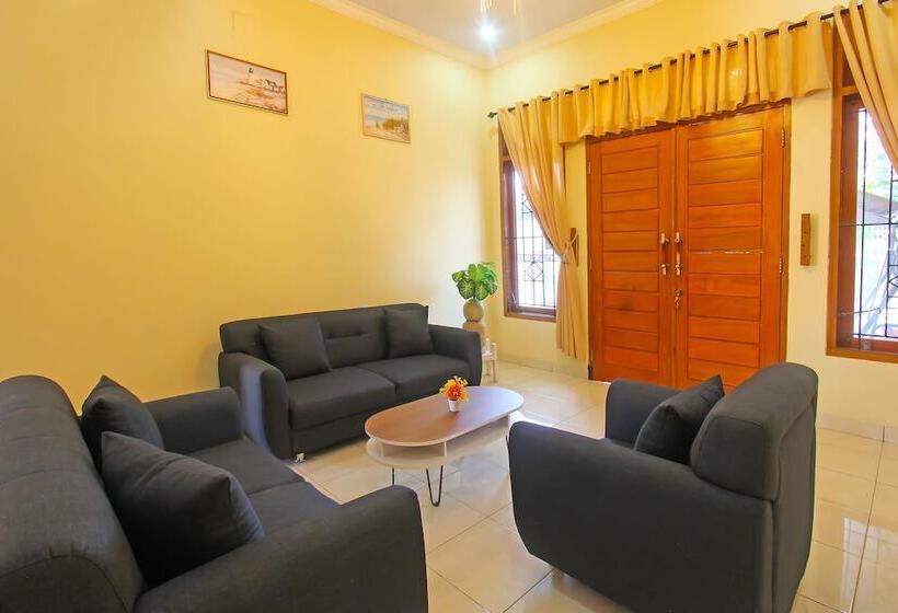 ホテル Kemuning Guesthouse By Oyo