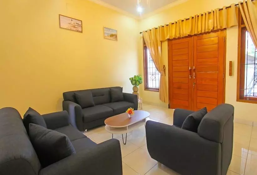 Hotelli Kemuning Guesthouse By Oyo