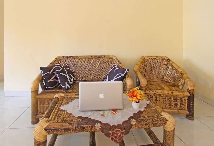 ホテル Kemuning Guesthouse By Oyo