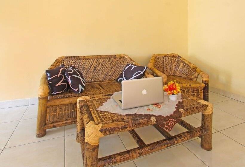 ホテル Kemuning Guesthouse By Oyo