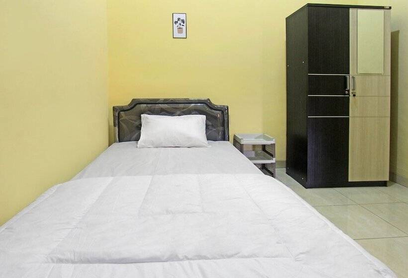 ホテル Kemuning Guesthouse By Oyo