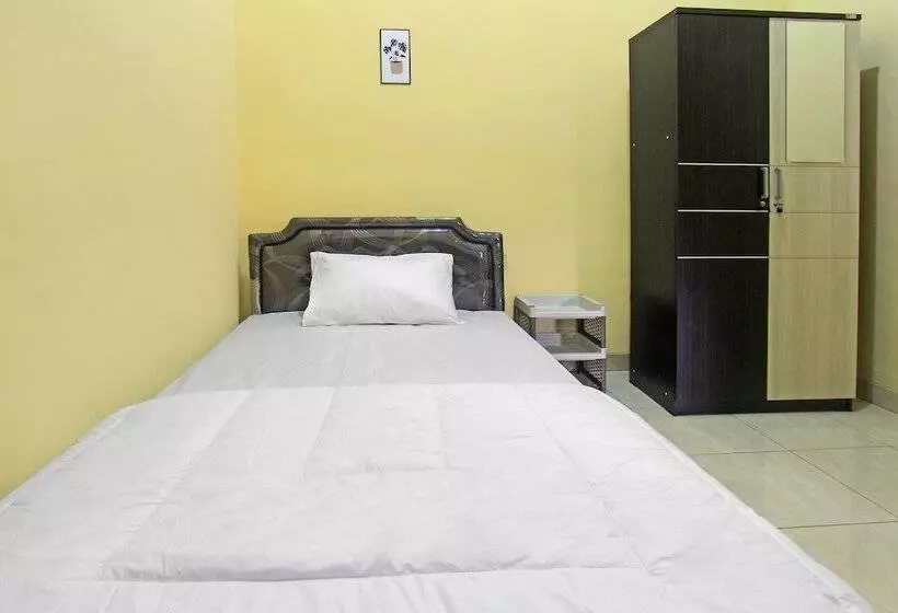 Hotelli Kemuning Guesthouse By Oyo