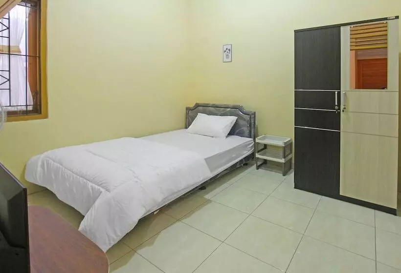 Hotelli Kemuning Guesthouse By Oyo