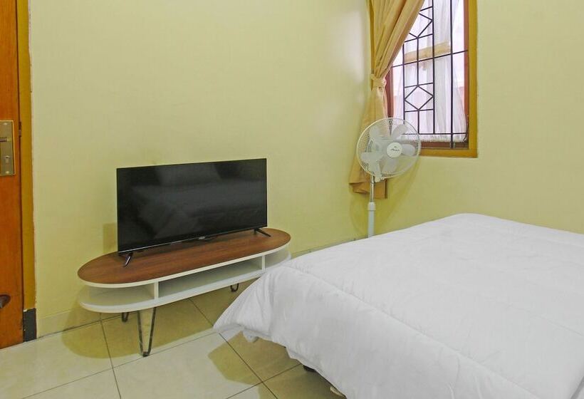 ホテル Kemuning Guesthouse By Oyo