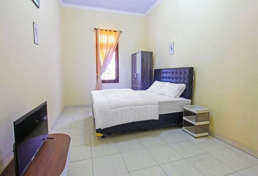 ホテル Kemuning Guesthouse By Oyo